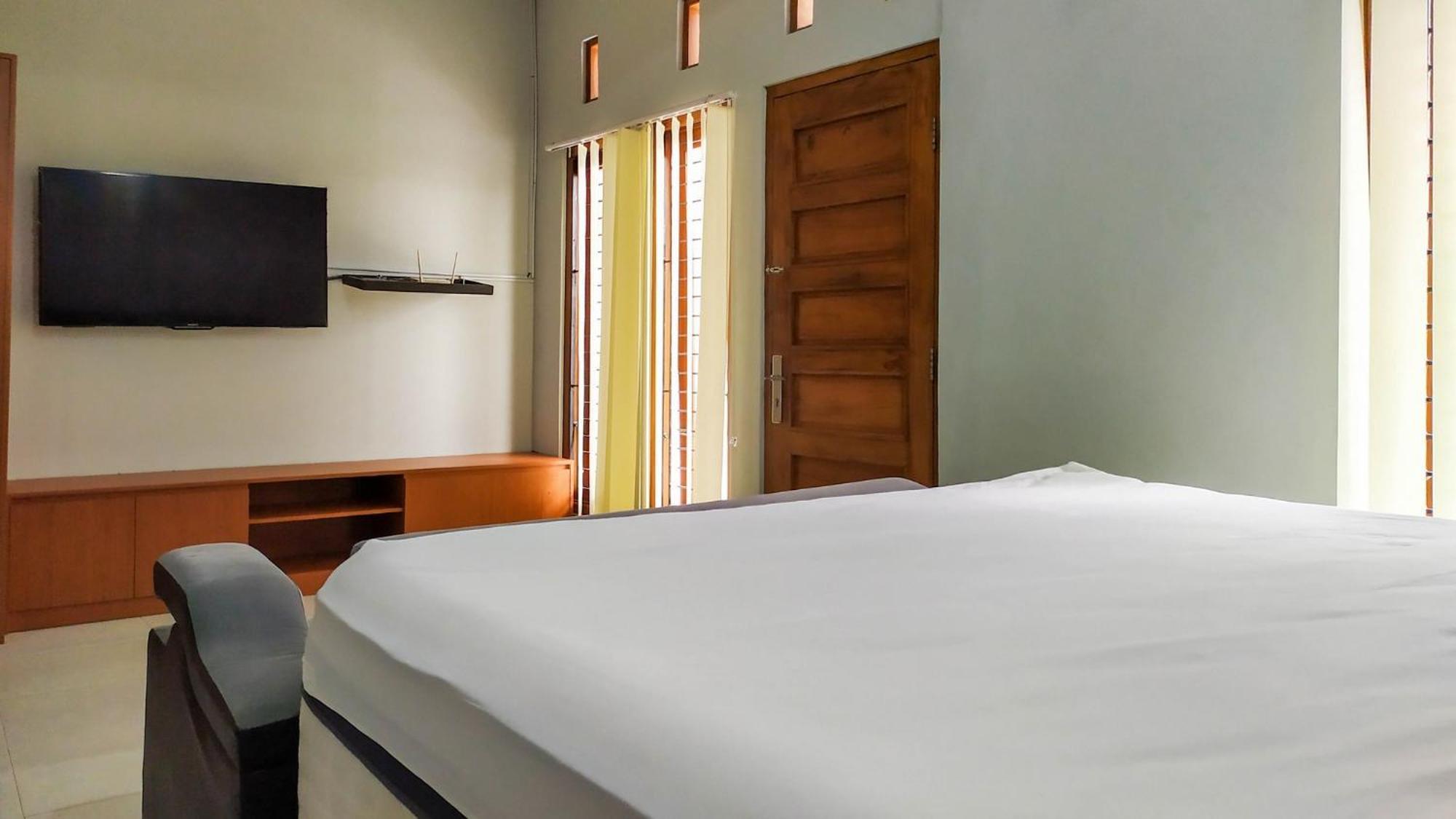 Omah Leren Mitra Reddoorz Near Gembiraloka Zoo Yogyakarta Hotel Eksteriør billede