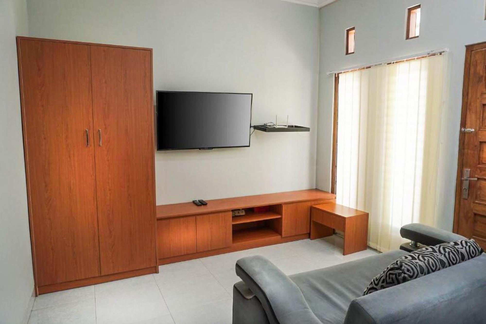 Omah Leren Mitra Reddoorz Near Gembiraloka Zoo Yogyakarta Hotel Eksteriør billede